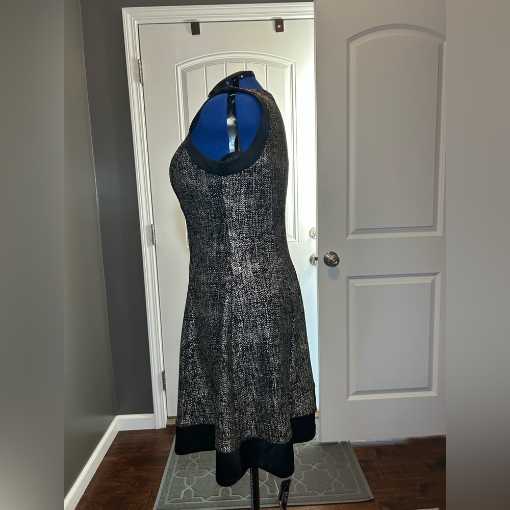 233 Roz & Ali Glitter Gold Patterned Sleeveless Mini with Black Trim Size 12P - Picture 4 of 4